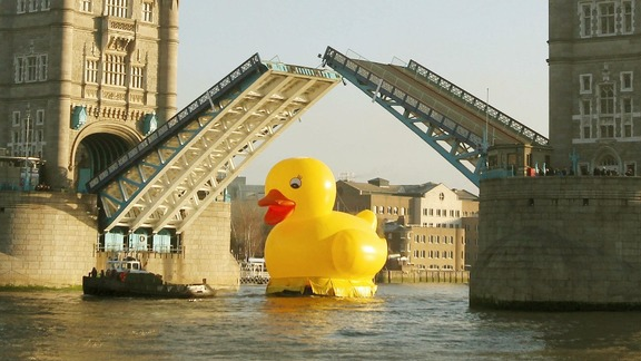 Creative Marketing Campaign  50 Foot Duck Floating Down The Thames